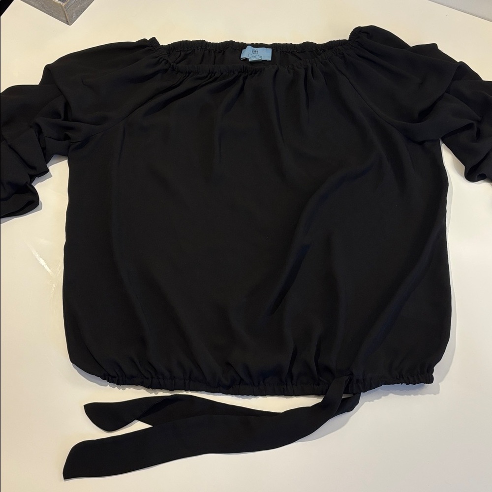 Women’s Cece Off The Shoulder shirt sz L